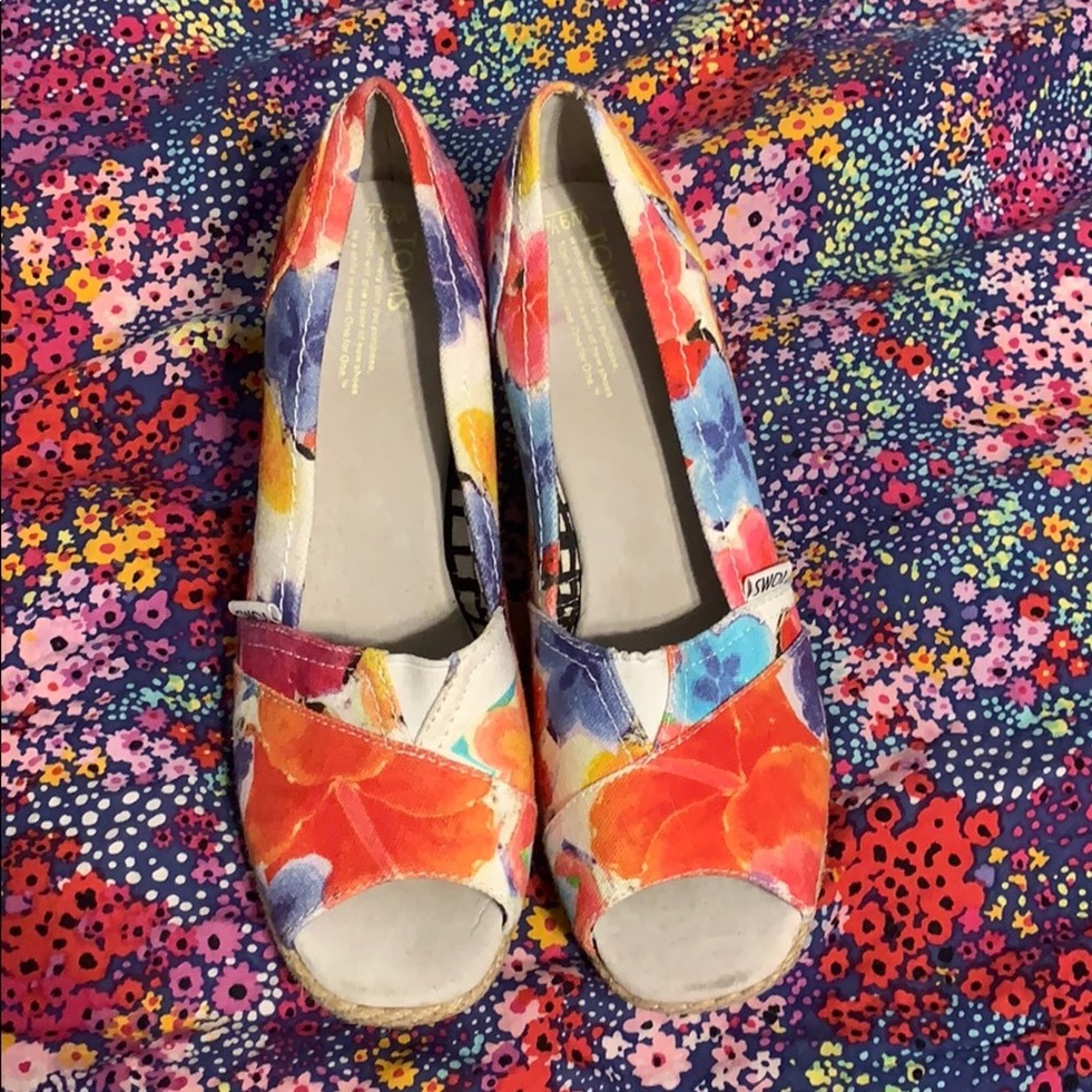 Floral wedges